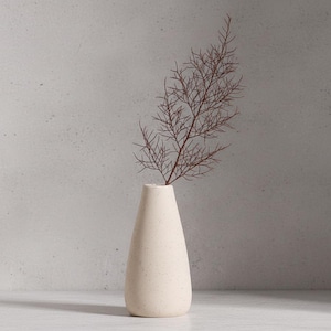 Matte White Ceramic Bud Vase – Nordic Minimalist Home Decor Pottery