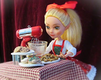 OOAK Ever After High Cookie SCENTED Christmas Elf Doll: "Snickerdoodle"