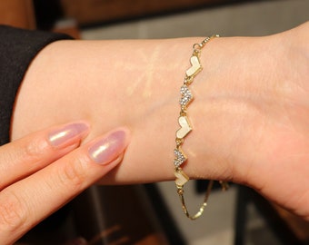 Gold Hearts Bracelet, Gold Thin Bracelet, Dangling Bracelet, Minimalist Design, Women Bracelet, Dainty Gold Chain
