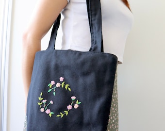 Floral Embroidery Black Canvas Tote Bag, Linen Reusable Grocery Bag, Korean Shoulder Bag with Zipper and Inner Pocket, Gift for Her
