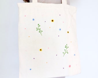 Daisy Embroidered Canvas Tote Bag, Linen Reusable Eco Friendly Grocery Bag, Star Leaf Shoulder Bag with Zipper Inner Pocket, Gift for Her