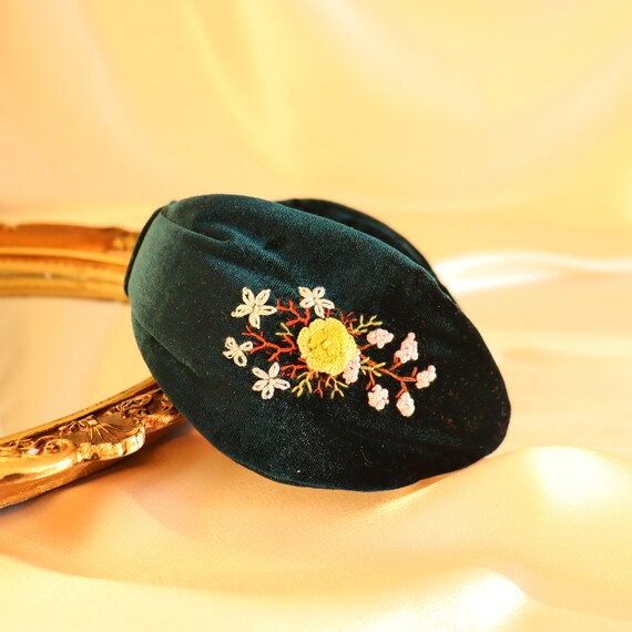 Flower Hand Embroidered Headband, Velvet Green Hair Band  display picture 1