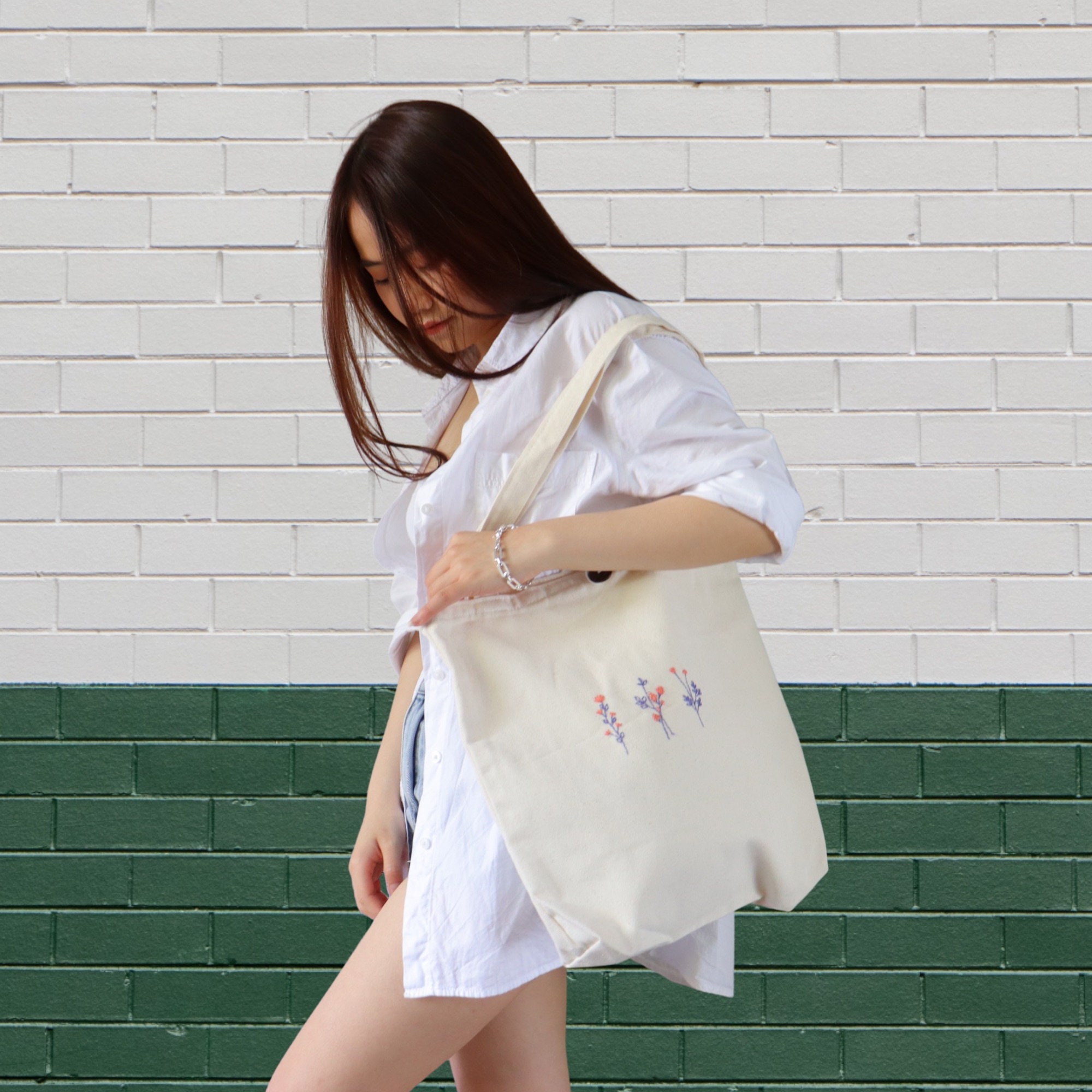 Buy Wholesale China New Korean Version Cute Canvas Travel One-shoulder Bag  Zip Crossbody Bag Tote Bag & Canvas Bags,handbag,tote Bag,lady's Shoulder  Bag at USD 8.25