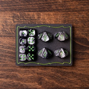Two Player 99 Life Counter Box / Tray with 6-Sided Dice for Tokens (Green/Gray Dice)