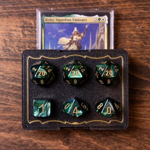 Magic the Gathering - Commander Life Counter Box / Tray for Kyler (Green/Black Dice)
