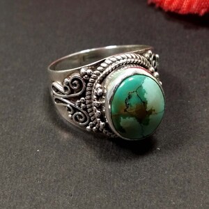 Tybetański pierścień z turkusem i srebrem próby 925: pierścionek w stylu boho z kamieniami szlachetnymi