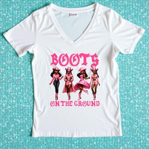 Damen In Stiefeln Pink Auf Den Boden