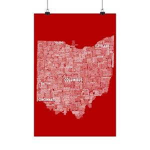 Affiche d'art mural carte typographique de l'Ohio - Chaque nom de ville et de ville en forme de couleurs Ohio Buckeye