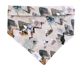 Mountain Dog Bandana: Snap-On Pet Scarf for Outdoor Adventures