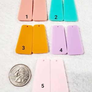 Paar wunderschöne einfarbige rechteckige Acryl-Platte-Ohrringe/Perlenmaterialien/Schmuckzubehör