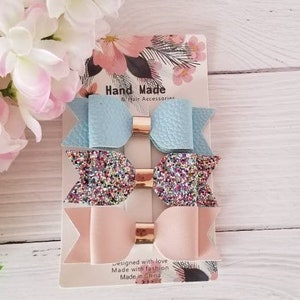 Baby blau und mehrfarbig glittered Haarschleifen für Mädchen, schöne Haarschleifen, Leder Faux Haarschleifen, funkelnde Haarschleifen, 1 Tag Versand