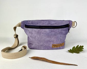 Torebka na ramię z barwionego materiału botanicznego, nerka z organicznej bawełny, fioletowa torba wegańska