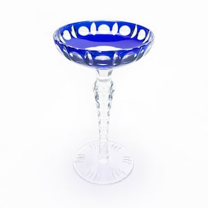 Vintage Colored Crystal Cut to Clear Cordial Glass, Cobalt Blue Coupe Glass z lat 70. Vintage Barware, Europejskie kryształowe kieliszki do koktajli z lat 70.