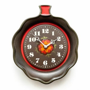 70s JUNGHANS Flower Shaped Ceramic Wall Clock Mid Century Modern Pop Art Germany Pottery Retro Kitchen Clock 1970s Vintage Minimalist Quartz