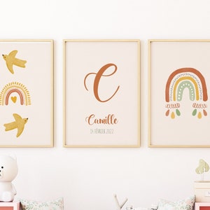 Set mit 3 Postern zur Dekoration des Babyzimmers - Regenbogen und Schwalben - Initiale und Vorname