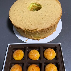 Pandan Cake and Nastar Gift Package image 1