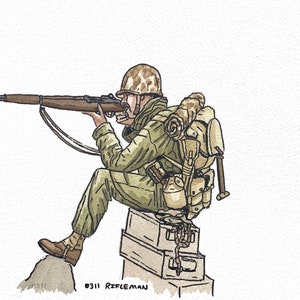 Puede incluir: Una ilustración de acuarela de un soldado con un casco de camuflaje, sentado en una pila de cajas, apuntando con un rifle. Lleva un uniforme verde y lleva una mochila y otros equipos. El texto "0311 RIFLEMAN" está escrito debajo de la imagen.