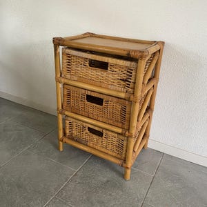 Carefully selected beautiful vintage drawer made of wicker/bamboo.