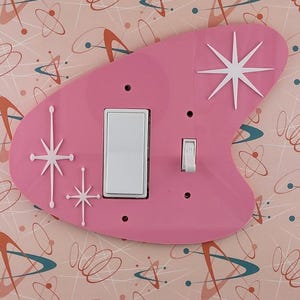 Venta - El cliente pidió un estilo incorrecto - 25% de descuento - Cubierta de interruptor de luz Boomerang de mediados de siglo: Acrílico Starburst retro - Rosa medio