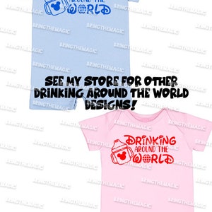 Puede incluir: Dos bodies para beb&eacute;, uno azul claro y otro rosa, con el texto "Drinking Around the World" y un biber&oacute;n con orejas de Mickey Mouse. El texto est&aacute; en una fuente de Disney y el biber&oacute;n es azul en el body azul claro y rojo en el body rosa.