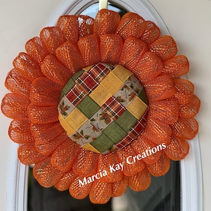 手作りの秋のひまわりリース：オレンジメタリックメッシュ、ファームハウス風デコレーション