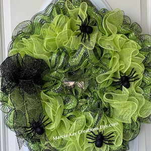 Couronne d’Halloween, Couronne de porte d’entrée, Décor d’Halloween, Couronne de maille verte, Couronne d’automne, Couronne d’araignées, Couronne faite à la main, Couronne d’araignée en maille
