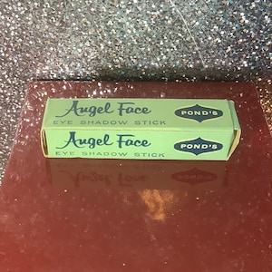 Ponds Angel Face Pearl Blue eye shadow stick