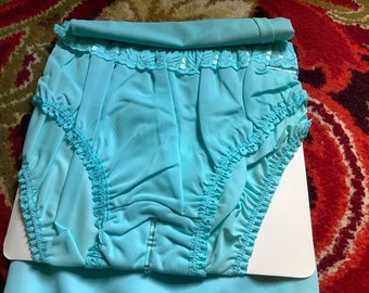 Ensemble culotte et slip en nylon bleu par Prova en boîte