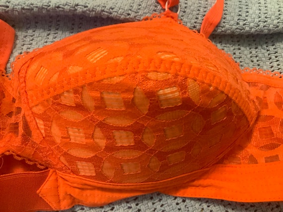 Lovable boxed orange lace  pointy bra model Poppy - image 6