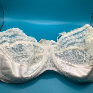 la perla White Exotique satin-trimmed Leavers lace underwired bra