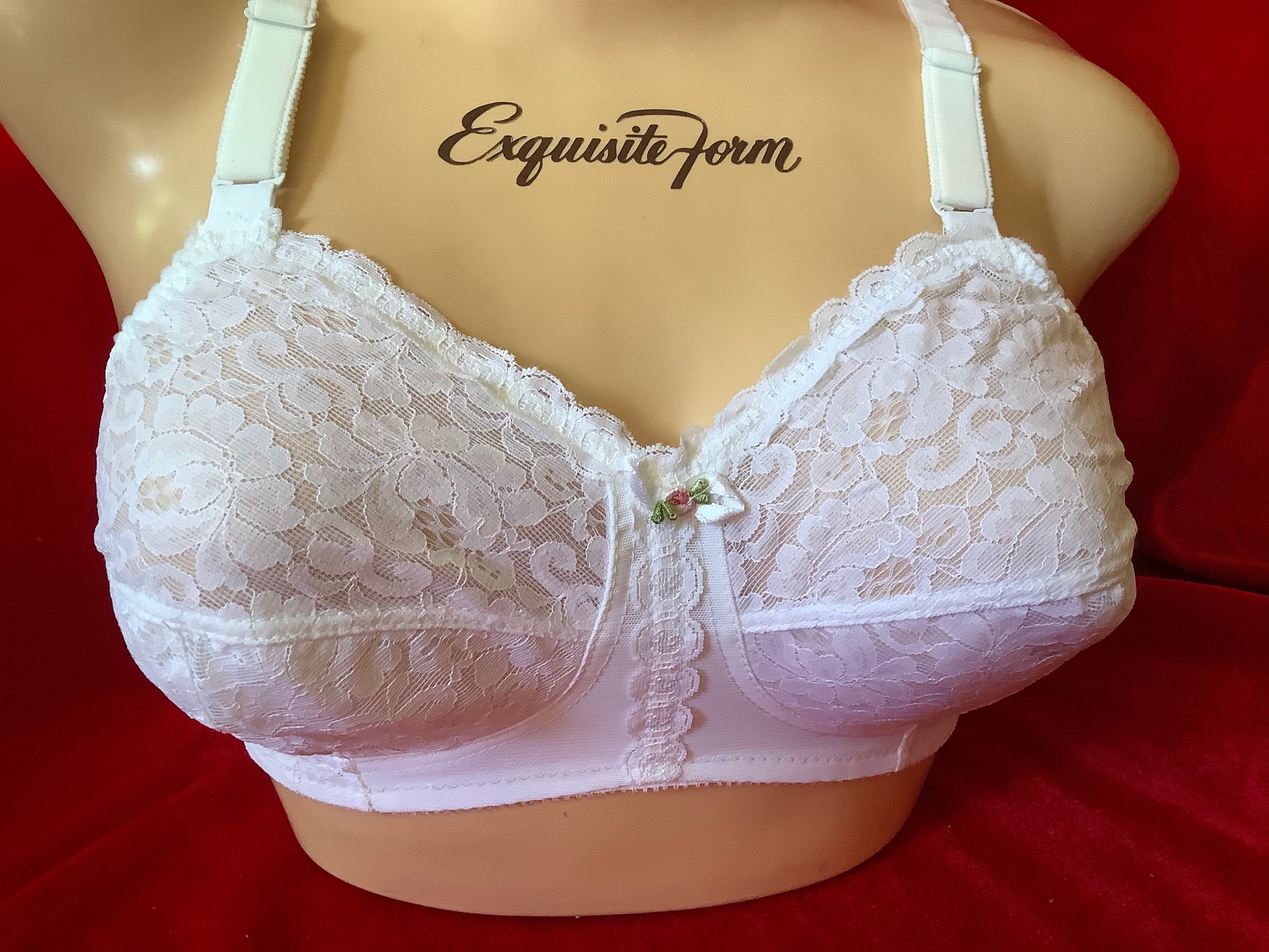 Vintage White Exquisite Form Bullet Bra 46 C