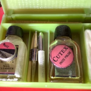 Cutex nail manicure set eau de nil plastic case