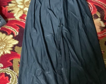 Valair Women's Classic Half Slip Skirt, 100% Nylon X-Large / 24 Inches