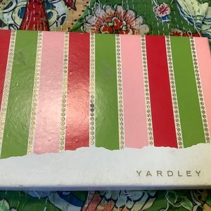 Yardley gift set Hand cream, bath cubes and talcum powder red roses