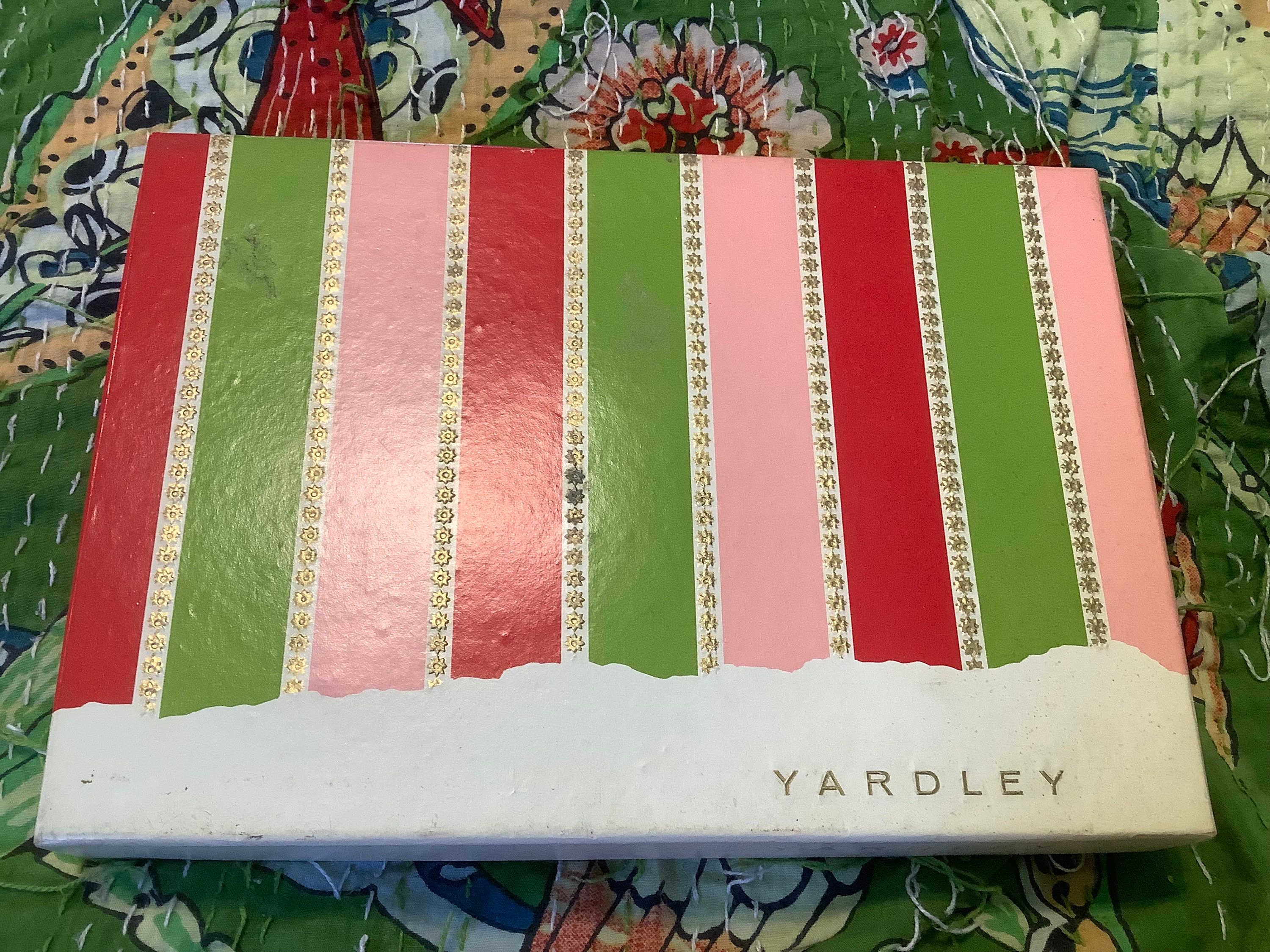 Yardley gift set Hand cream, bath cubes and talcum powder red roses