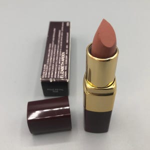 Lápiz labial Elizabeth Arden lipcreme en caja, pétalo pálido