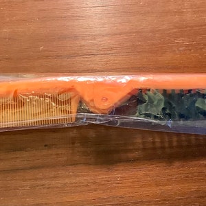 Vintage comb brush fold up