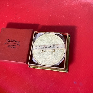 Yardley Powder róż wiśniowy