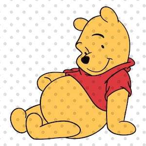 Puede incluir: Una ilustración de dibujos animados de Winnie de Pooh, un oso amarillo con una camisa roja, sentado con las piernas cruzadas y una sonrisa en la cara.