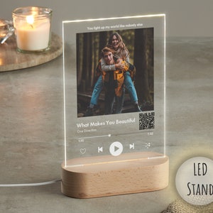 Valentinstag Geschenk für Freund | Personalisierte benutzerdefinierte Song-Plakette mit LED-Ständer | Paare Geschenk | Jubiläumsgeschenk | Musik-Plakette aus Acryl
