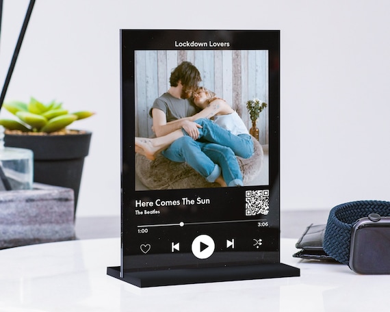 Plaque de chanson Spotify personnalisée personnalisée avec support en bois,  cadeau de couple, cadeau pour elle, cadeau pour lui, chanson Spotify  personnalisée, chanson de code QR -  France