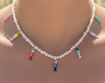 Emaille sardinebedelketting met parels – unieke vishanger met kralenkralen, eigenzinnig cadeau voor haar, schattige kousenvuller voor kerst