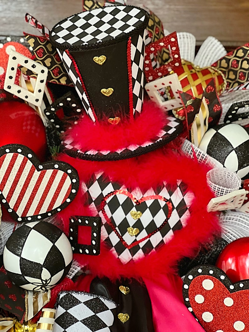 Heart Wreath, Queen of Hearts Wreath, Valentines Day Wreath, Valentines