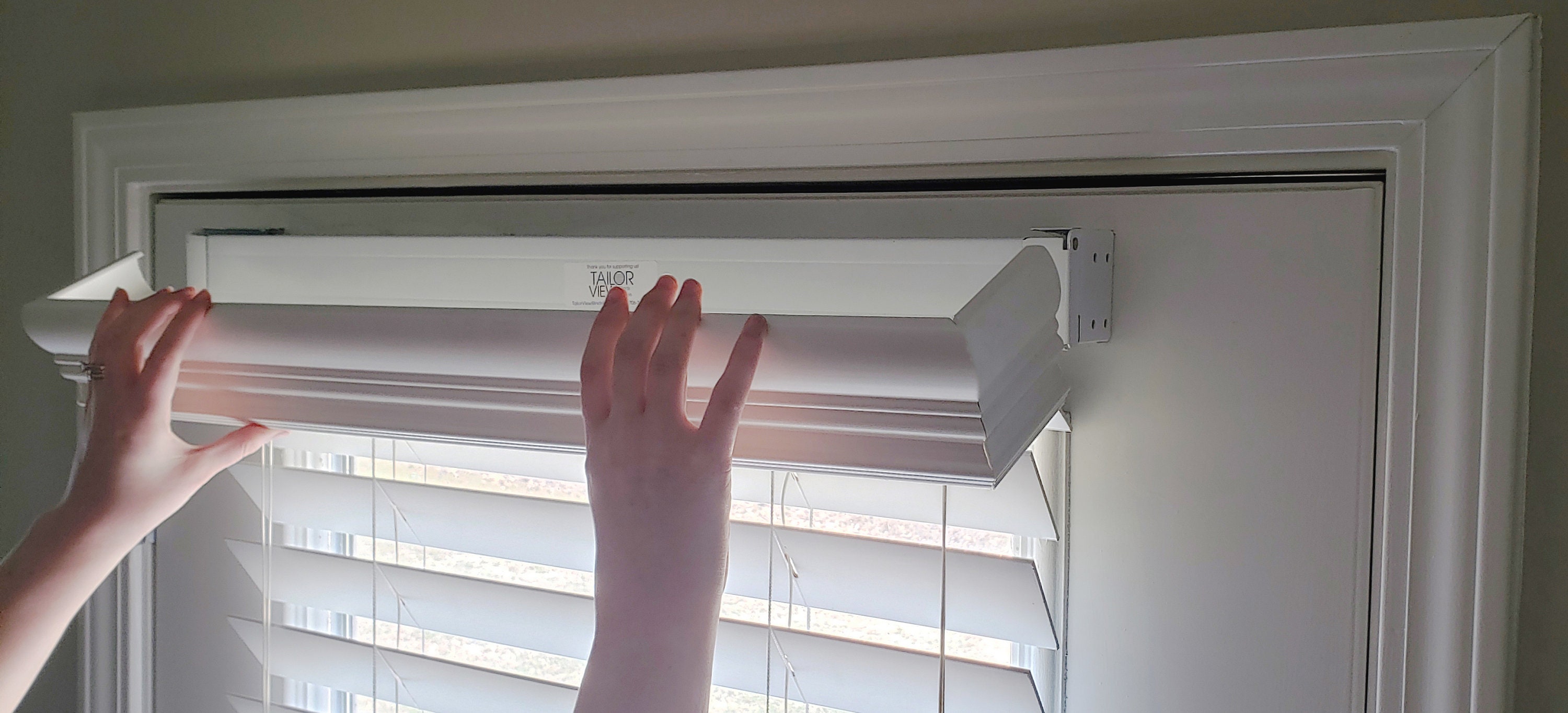 TailorView 2 1 2H Faux Wood Valance for Horizontal Venetian