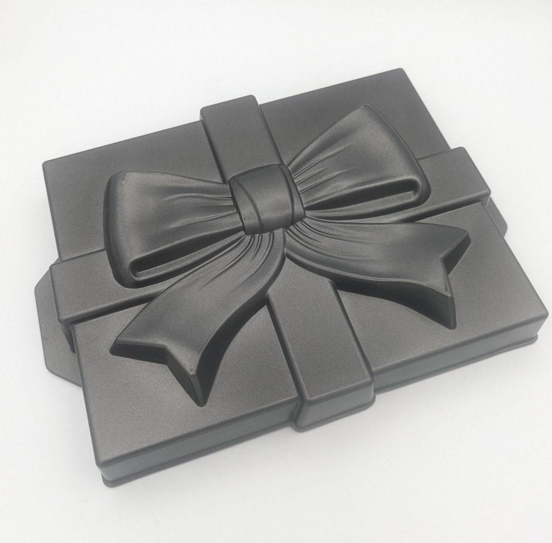 Wilton 1970's Gift Box With Ribbon Cake Pan All Occasion Etsy