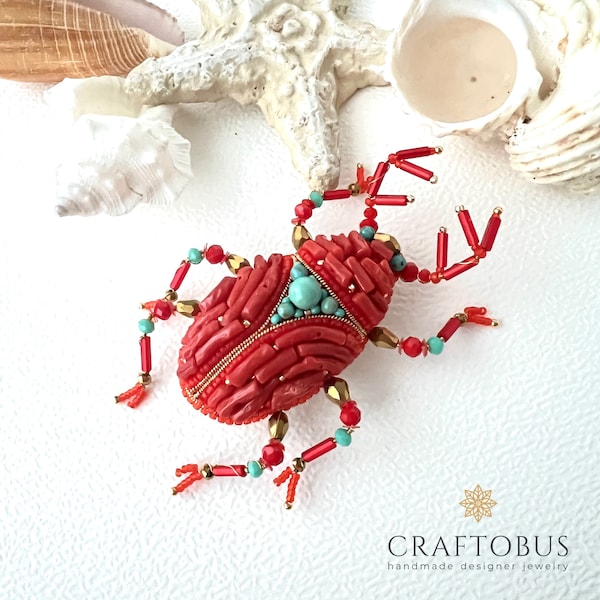 Broche scarabée corail rouge faite main, broche perlée, bijoux bohème, perles brodées insecte, cadeau pour maman, cadeau pour femme, cadeau Saint-Valentin