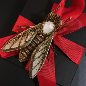 Fly beaded brooch pin handmade, beaded jewelry, insect brooch, moth brooch, unique decoration, beaded jewelry, Christmas gift for her.