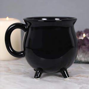 Kittelmugg, häxmugg, Halloweenmugg, häxkittelformad mugg, unik häxgåva, häxdekor, häxälskargåva, trollkarlsgåva bild 3