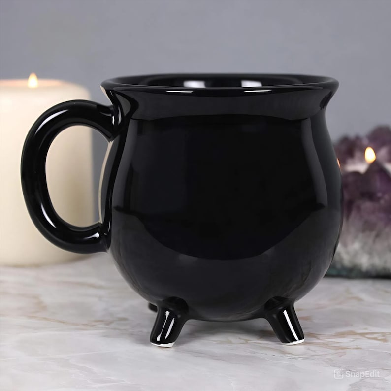 Kittelmugg, häxmugg, Halloweenmugg, häxkittelformad mugg, unik häxgåva, häxdekor, häxälskargåva, trollkarlsgåva bild 3