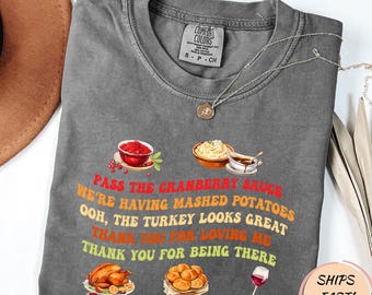 Camiseta "Pásame la salsa de arándanos y el puré de patatas"